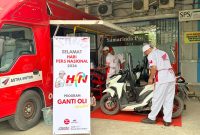 Astra Motor Kalimantan Timur 2 berikan apresiasi bagi awak media lewat program "Astra Motor Sahabat Pers" dengan menghadirkan layanan Ganti Oli Gratis bagi awak media yang dilaksanakan pada Kamis (12/02/2026) kemarin dihalaman parkir kantor Kaltimpost. (Foto:istimewa).