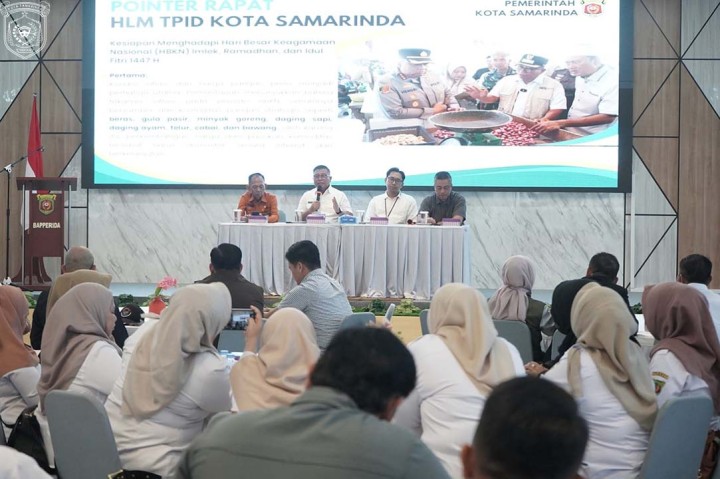 Pemerintah Kota (Pemkot) Samarinda menggelar High Level Meeting (HLM) Tim Pengendalian Inflasi Daerah (TPID), di Rapat Bapperinda Kota Samarinda (Diskominfo)