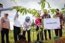 Otorita IKN yang sedang penanaman pohon guna membentuk budaya baru (foto:istimewa).