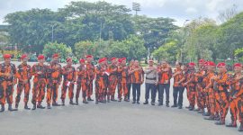 Puluhan anggota Komandan Inti (KOTI) Mahatidana Pemuda Pancasila Kaltim turut ambil bagian dalam Apel Sabuk Kamtibmas yang digelar di Gelora Kadrie Oening, Sempaja, Samarinda, Kamis (13/8/2026).