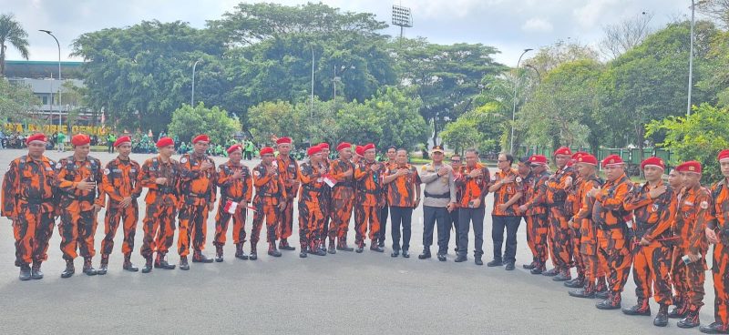 Puluhan anggota Komandan Inti (KOTI) Mahatidana Pemuda Pancasila Kaltim turut ambil bagian dalam Apel Sabuk Kamtibmas yang digelar di Gelora Kadrie Oening, Sempaja, Samarinda, Kamis (13/8/2026).